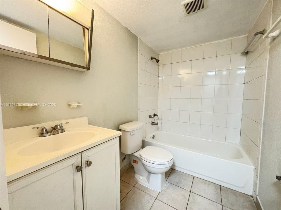For Rent: $1,650 (2 beds, 1 baths, 590 Square Feet)