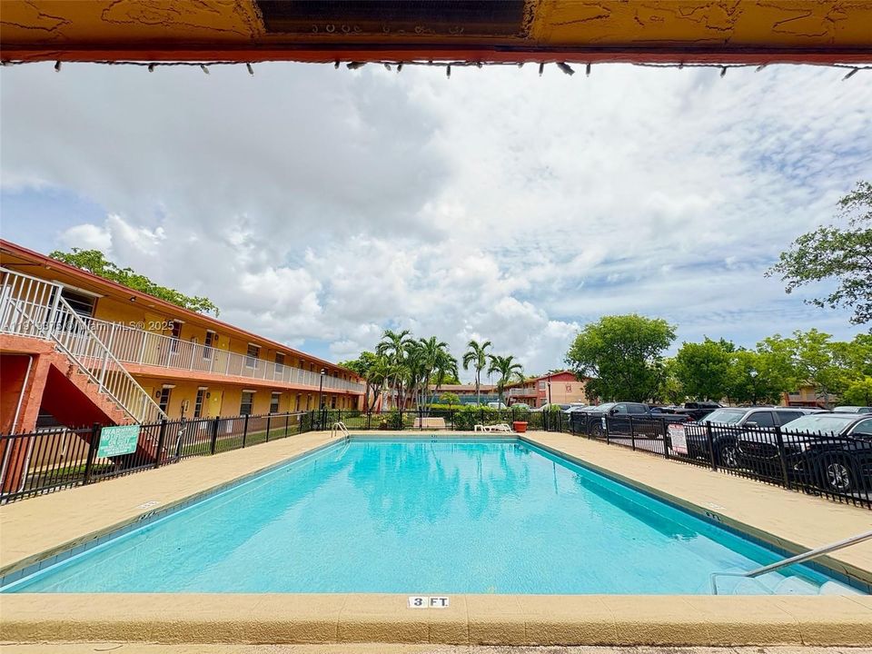 For Rent: $1,650 (2 beds, 1 baths, 590 Square Feet)