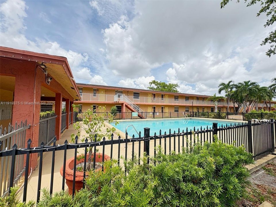 For Rent: $1,650 (2 beds, 1 baths, 590 Square Feet)