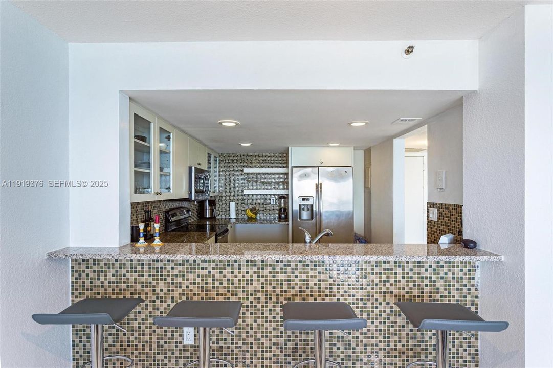 待售: $399,000 (1 贝兹, 1 浴室, 890 平方英尺)