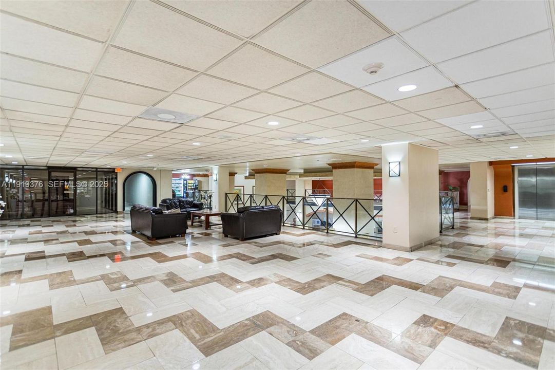 待售: $399,000 (1 贝兹, 1 浴室, 890 平方英尺)