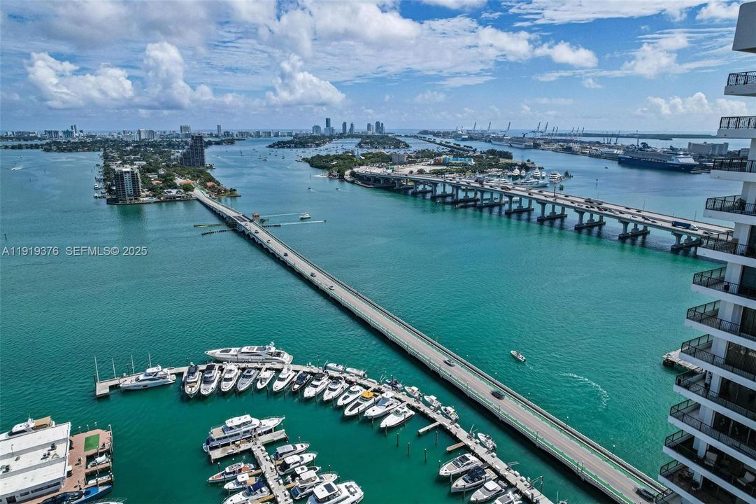 待售: $399,000 (1 贝兹, 1 浴室, 890 平方英尺)