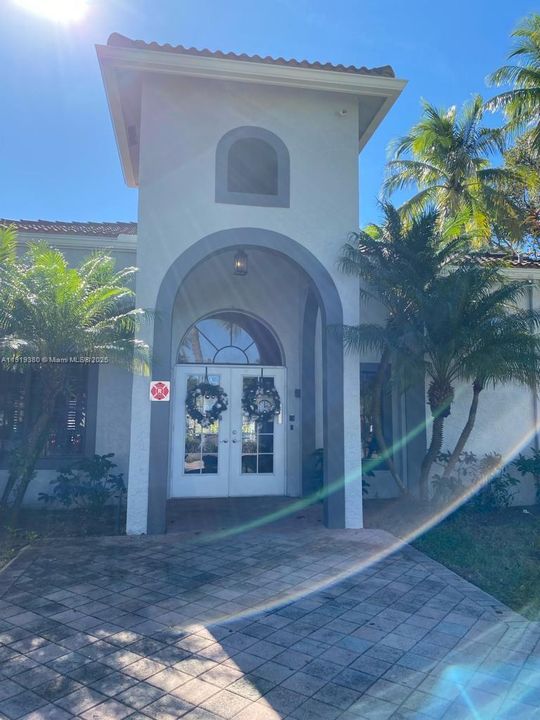 En Venta: $245,000 (2 camas, 2 baños, 986 Pies cuadrados)