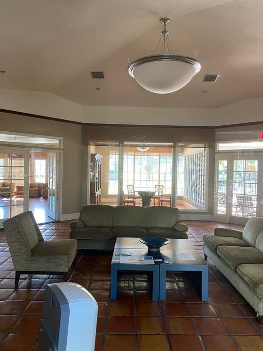 En Venta: $245,000 (2 camas, 2 baños, 986 Pies cuadrados)