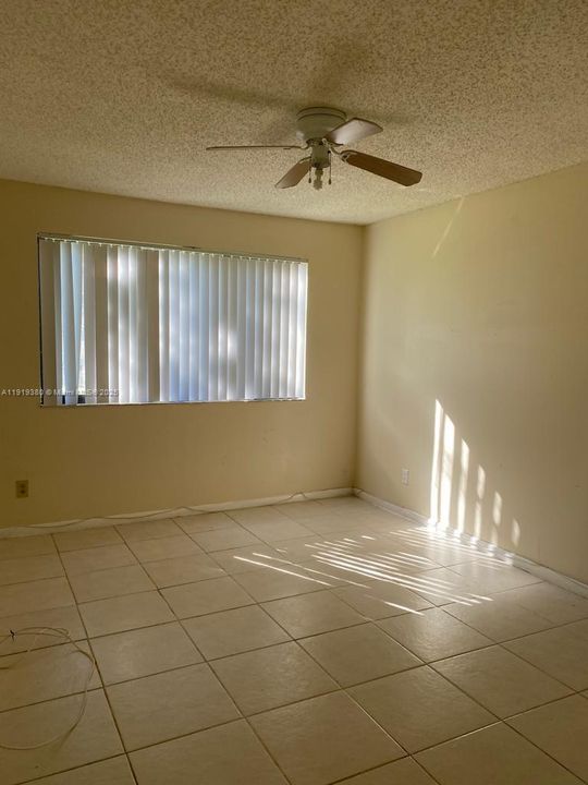 En Venta: $245,000 (2 camas, 2 baños, 986 Pies cuadrados)