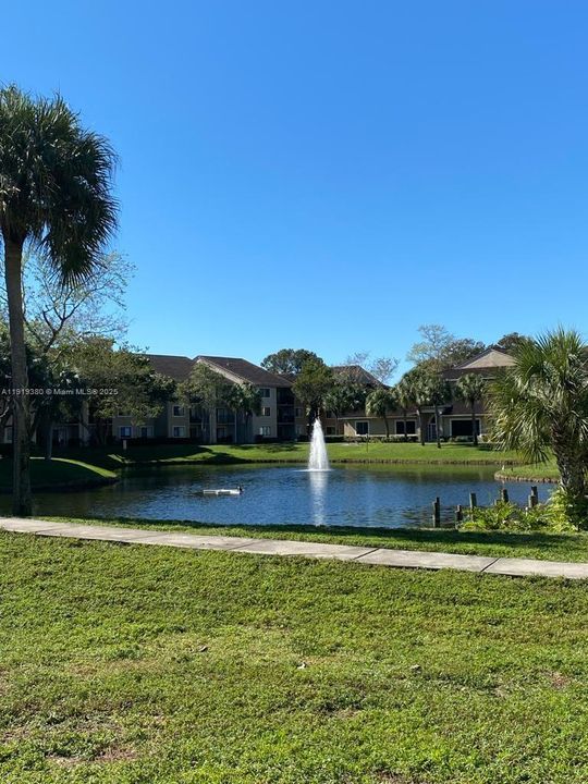 En Venta: $245,000 (2 camas, 2 baños, 986 Pies cuadrados)