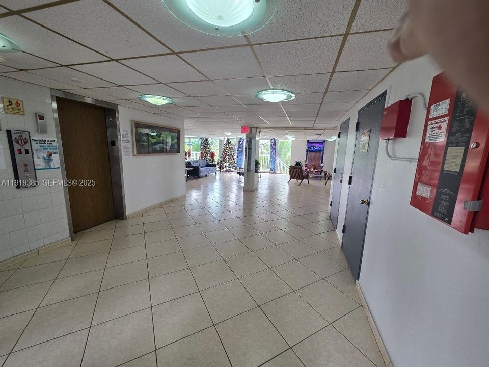 Под контрактом: $2,200 (2 спален, 2 ванн, 882 Квадратных фут)