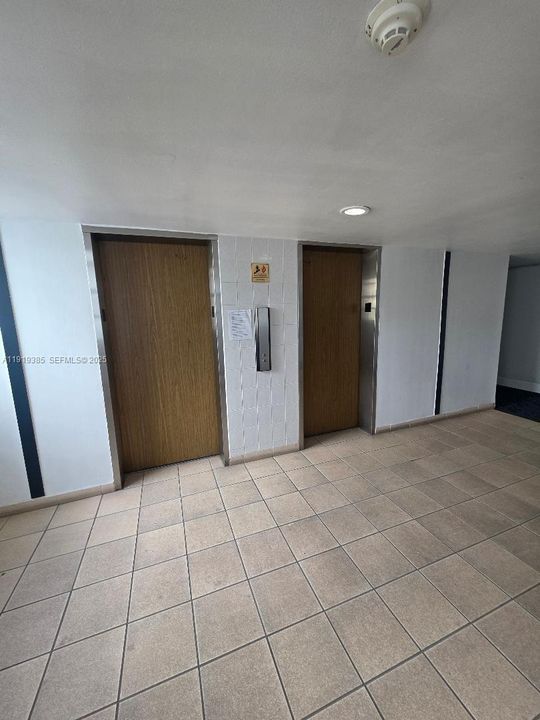 Под контрактом: $2,200 (2 спален, 2 ванн, 882 Квадратных фут)