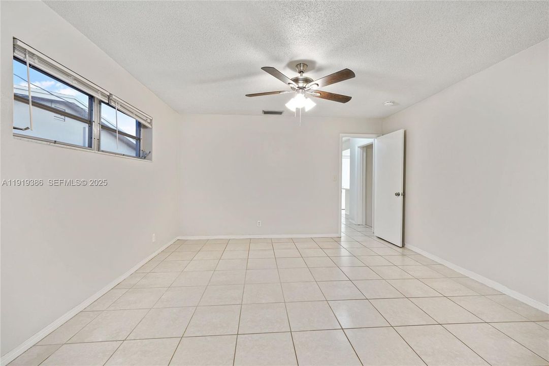 待售: $485,000 (3 贝兹, 2 浴室, 1288 平方英尺)