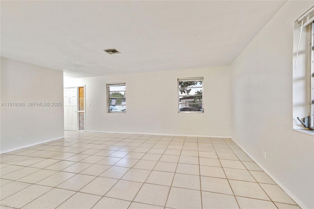 待售: $485,000 (3 贝兹, 2 浴室, 1288 平方英尺)