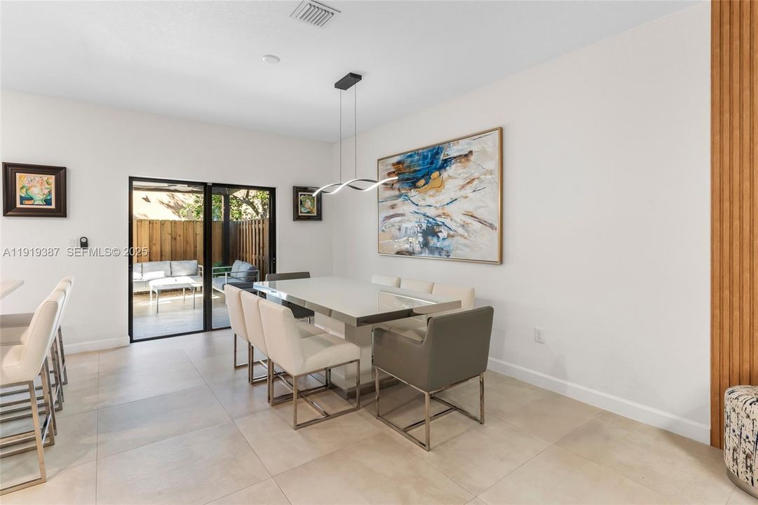 En Venta: $450,000 (3 camas, 2 baños, 1820 Pies cuadrados)