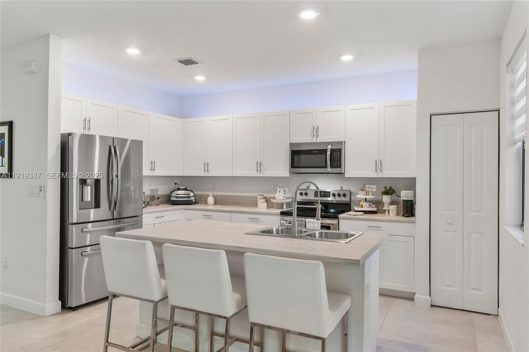 En Venta: $450,000 (3 camas, 2 baños, 1820 Pies cuadrados)