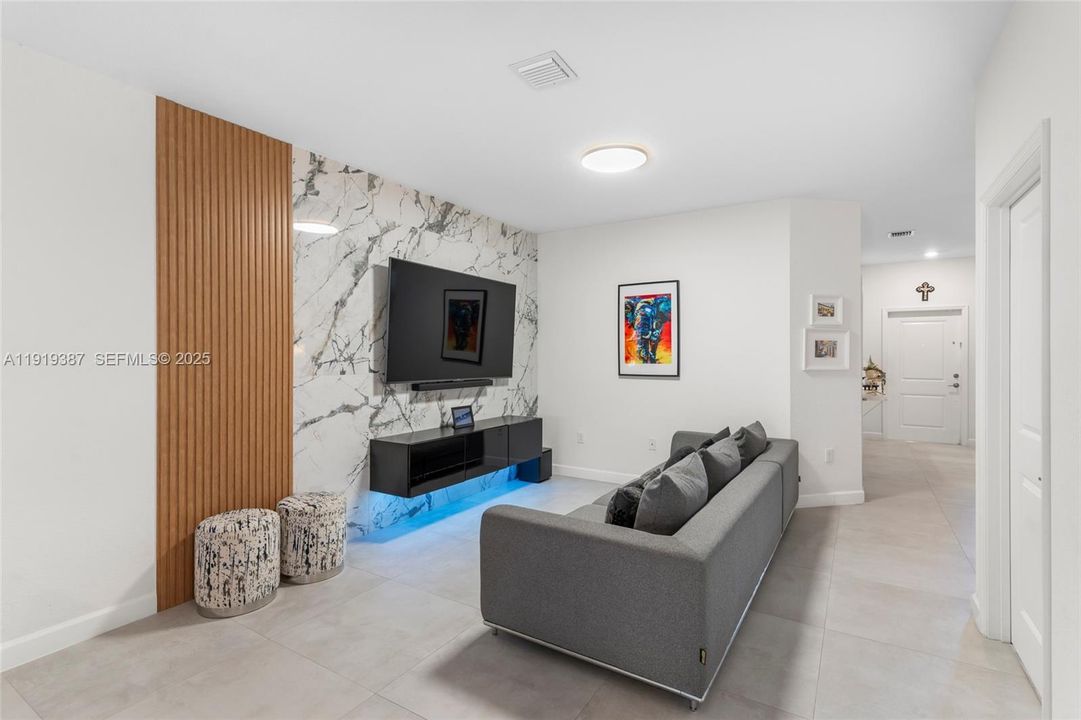 En Venta: $450,000 (3 camas, 2 baños, 1820 Pies cuadrados)