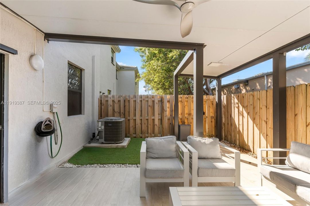 En Venta: $450,000 (3 camas, 2 baños, 1820 Pies cuadrados)