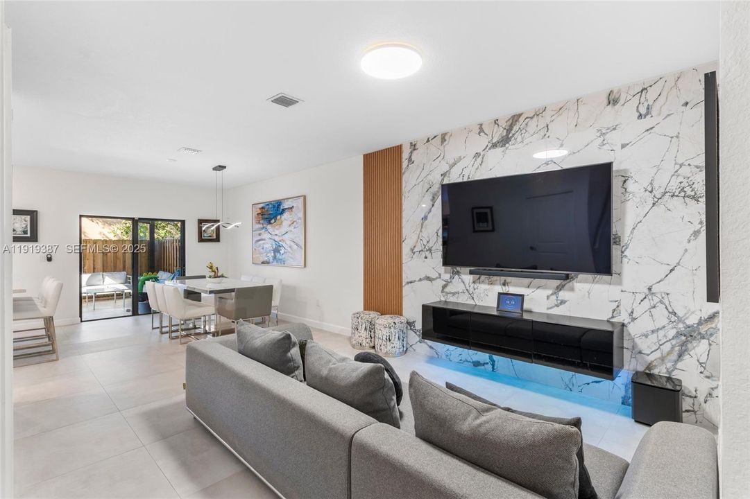 En Venta: $450,000 (3 camas, 2 baños, 1820 Pies cuadrados)