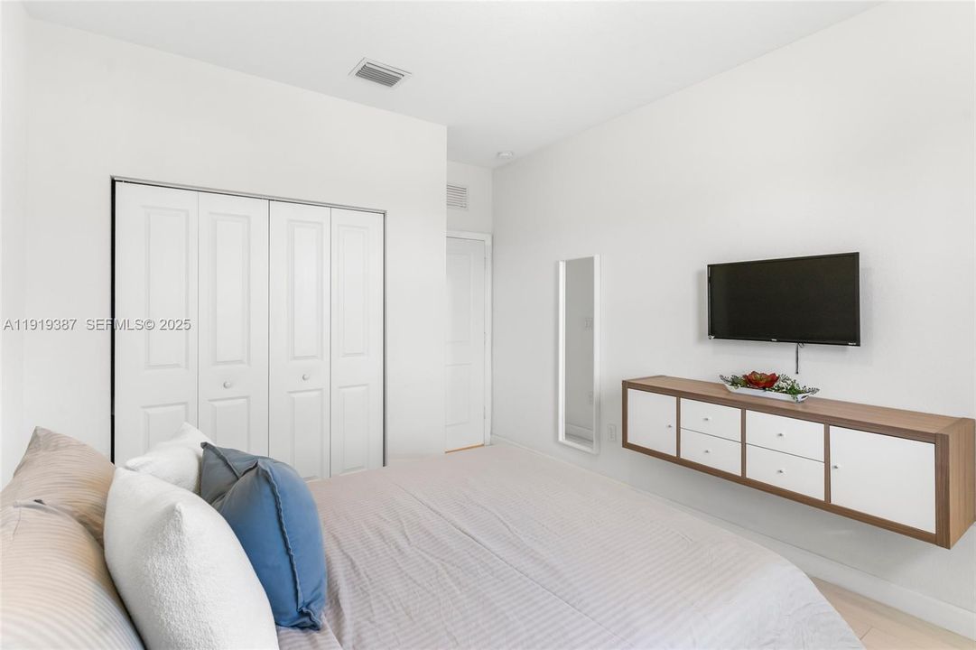 En Venta: $450,000 (3 camas, 2 baños, 1820 Pies cuadrados)