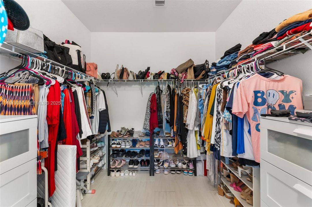 En Venta: $450,000 (3 camas, 2 baños, 1820 Pies cuadrados)