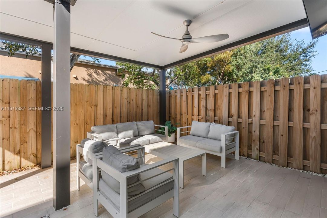 En Venta: $450,000 (3 camas, 2 baños, 1820 Pies cuadrados)