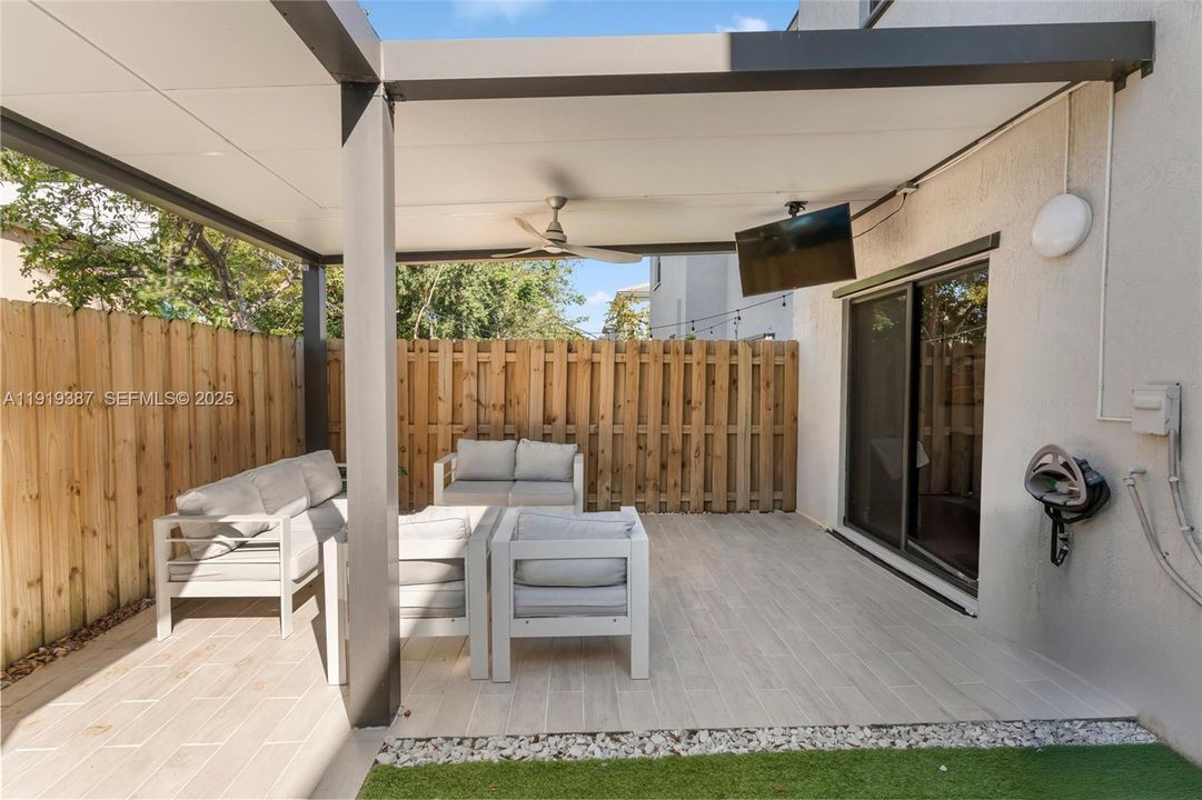 En Venta: $450,000 (3 camas, 2 baños, 1820 Pies cuadrados)