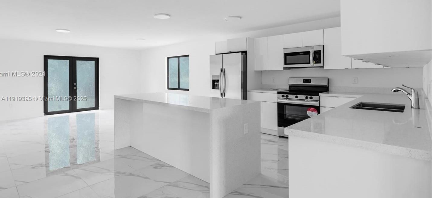 En Venta: $840,000 (4 camas, 3 baños, 1802 Pies cuadrados)