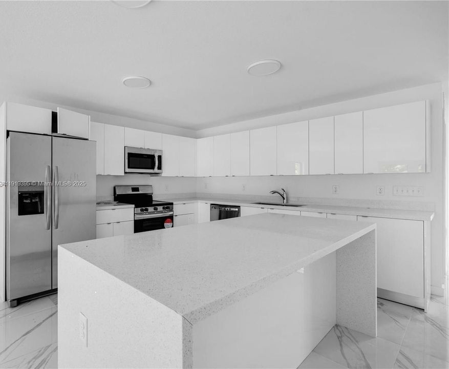 En Venta: $840,000 (4 camas, 3 baños, 1802 Pies cuadrados)