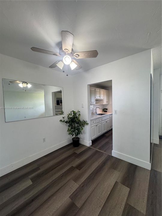 Active With Contract: $1,550 (1 beds, 1 baths, 617 Square Feet)