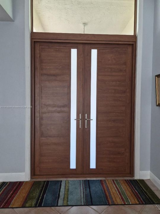 合同活跃: $1,695,000 (4 贝兹, 4 浴室, 3534 平方英尺)