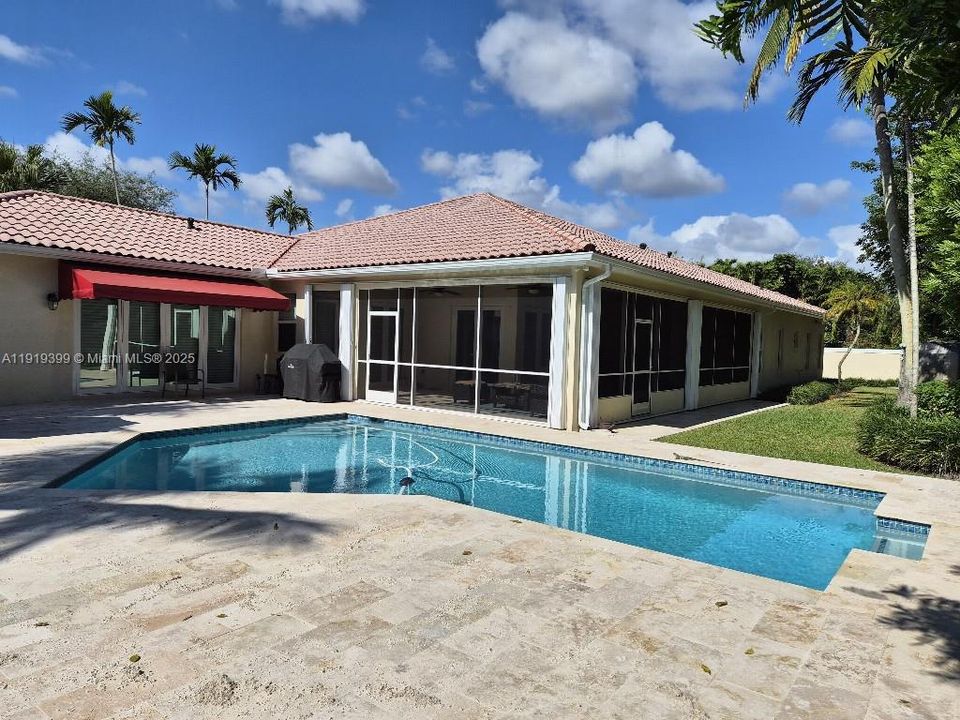 合同活跃: $1,695,000 (4 贝兹, 4 浴室, 3534 平方英尺)