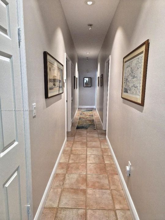 合同活跃: $1,695,000 (4 贝兹, 4 浴室, 3534 平方英尺)