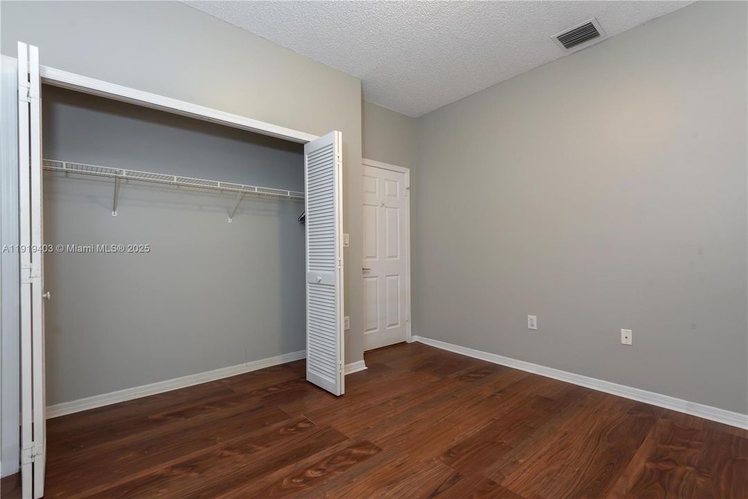 For Sale: $880,000 (4 beds, 2 baths, 2414 Square Feet)