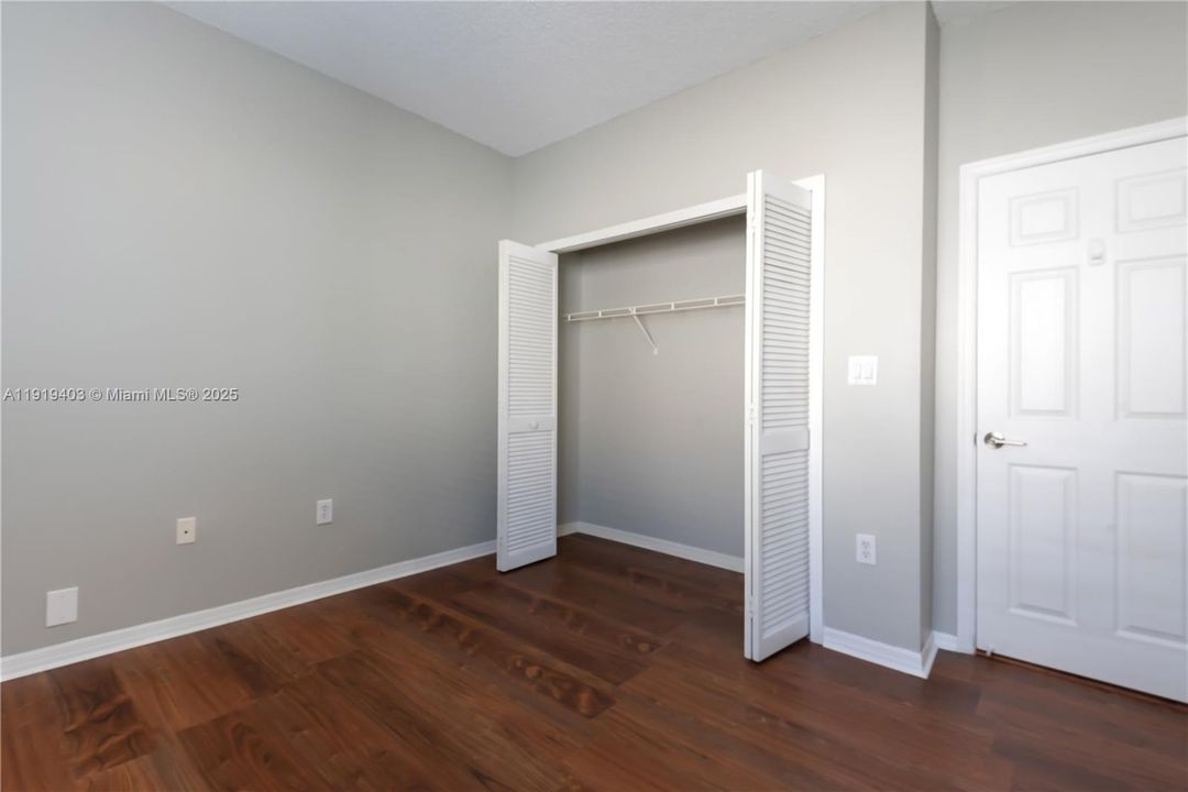 For Sale: $880,000 (4 beds, 2 baths, 2414 Square Feet)