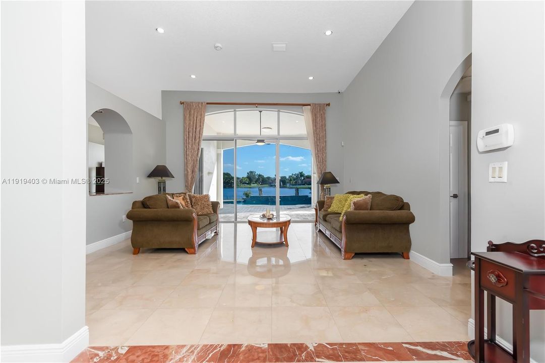 For Sale: $880,000 (4 beds, 2 baths, 2414 Square Feet)