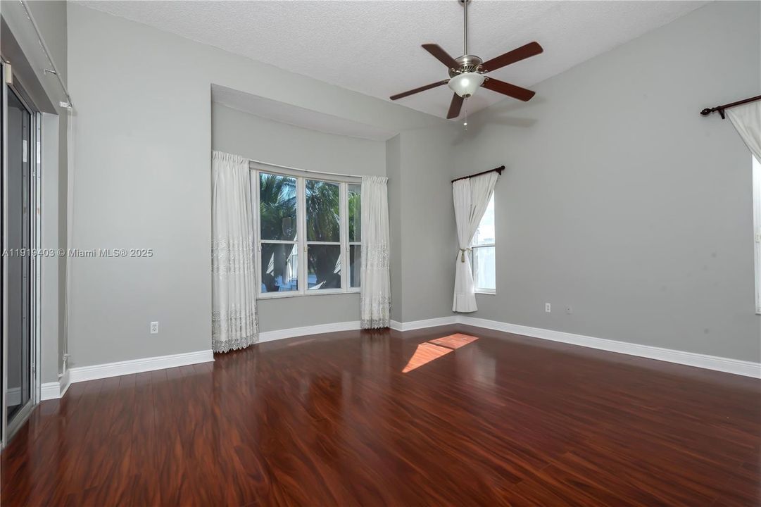 For Sale: $880,000 (4 beds, 2 baths, 2414 Square Feet)