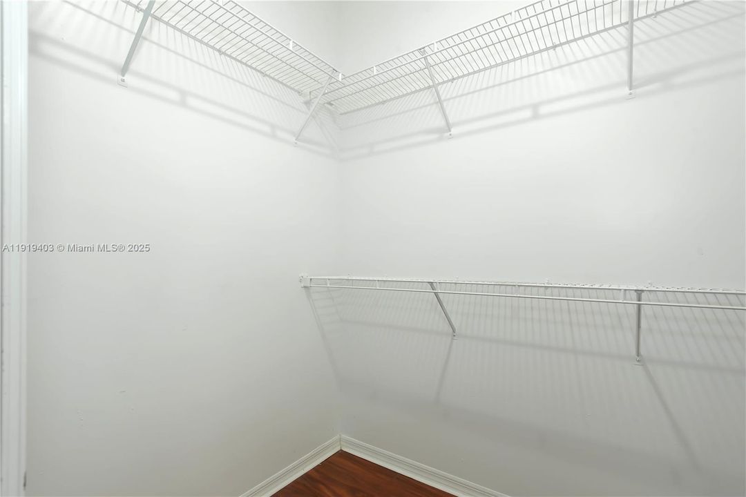 For Sale: $880,000 (4 beds, 2 baths, 2414 Square Feet)