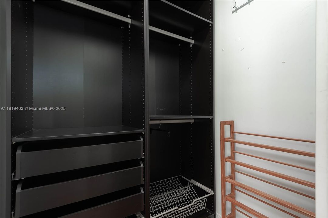 For Sale: $880,000 (4 beds, 2 baths, 2414 Square Feet)