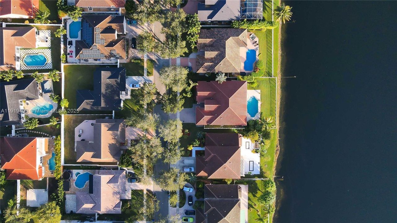 For Sale: $880,000 (4 beds, 2 baths, 2414 Square Feet)