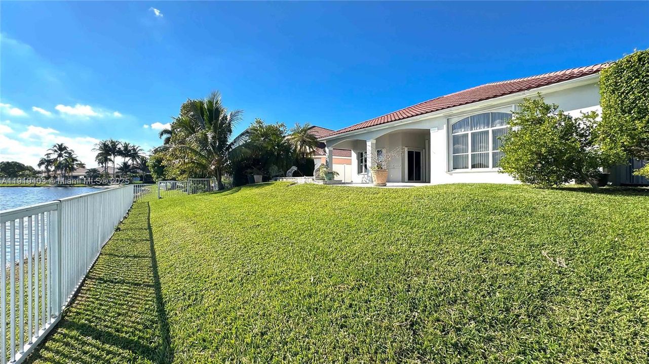 For Sale: $880,000 (4 beds, 2 baths, 2414 Square Feet)