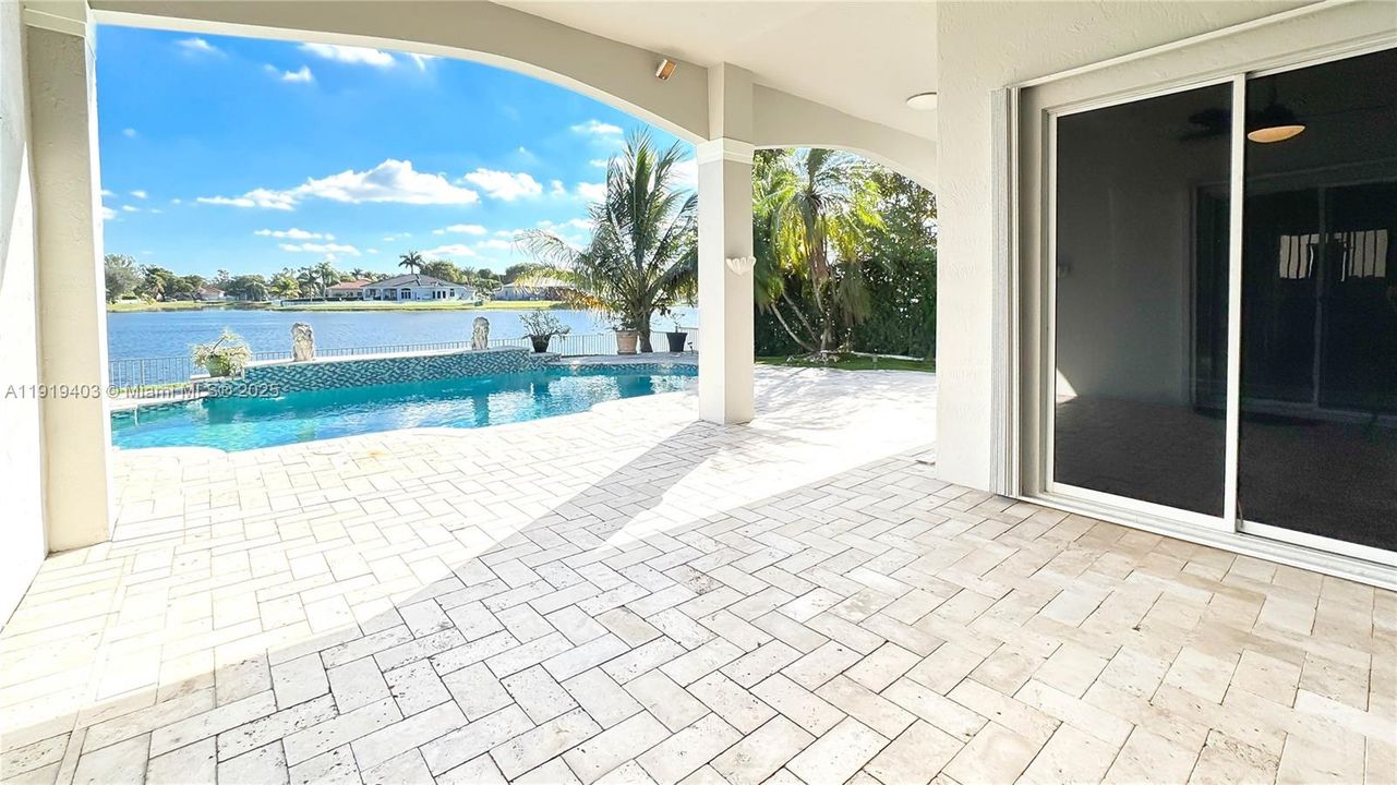 For Sale: $880,000 (4 beds, 2 baths, 2414 Square Feet)