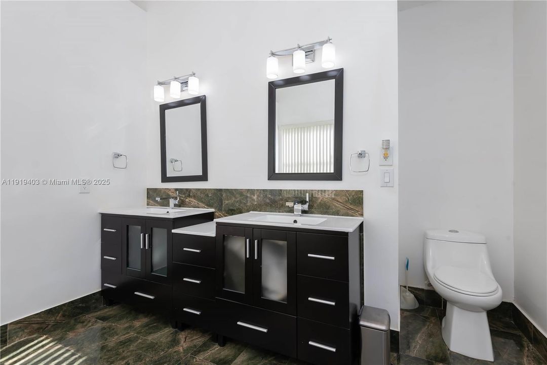 For Sale: $880,000 (4 beds, 2 baths, 2414 Square Feet)