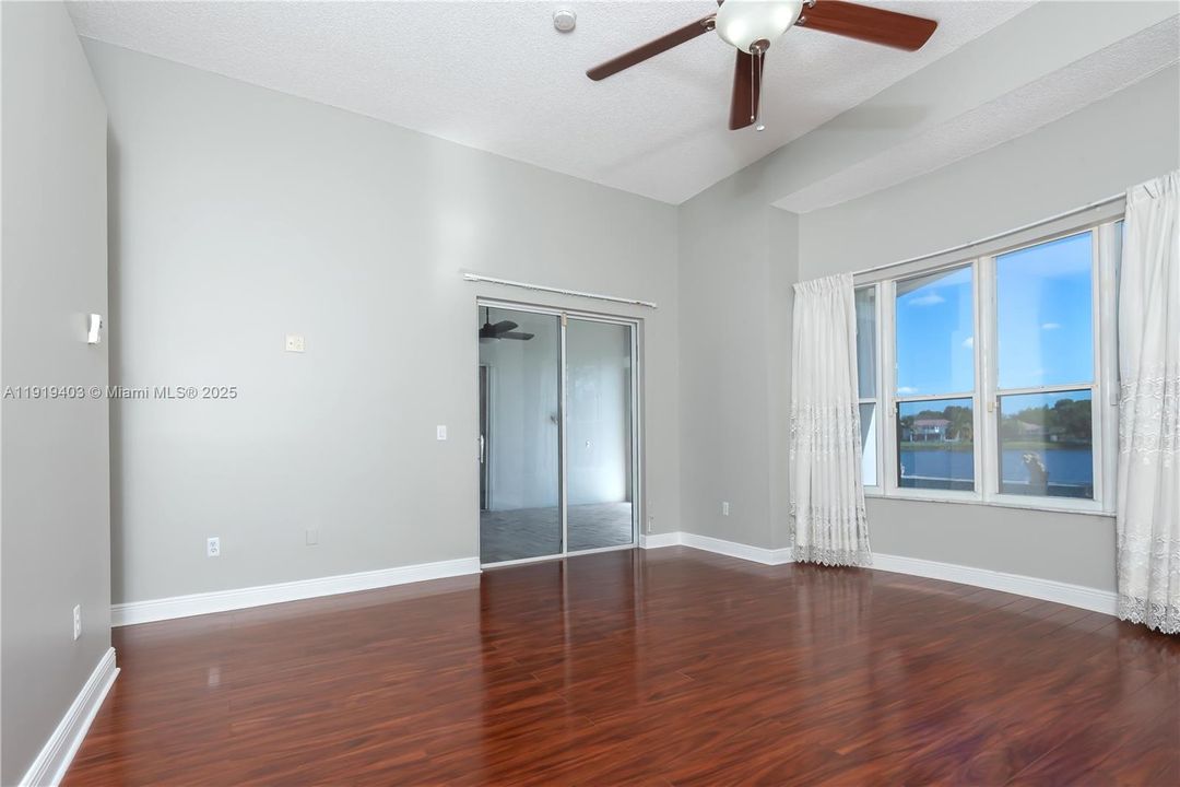 For Sale: $880,000 (4 beds, 2 baths, 2414 Square Feet)