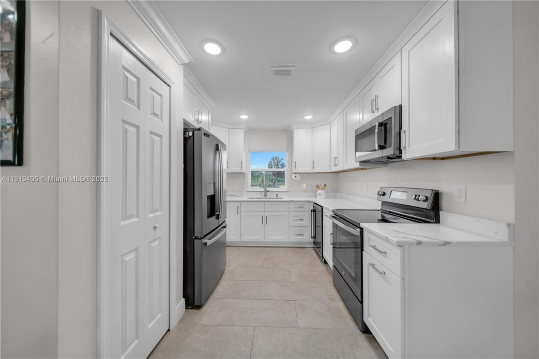 На продажу: $350,000 (4 спален, 2 ванн, 0 Квадратных фут)