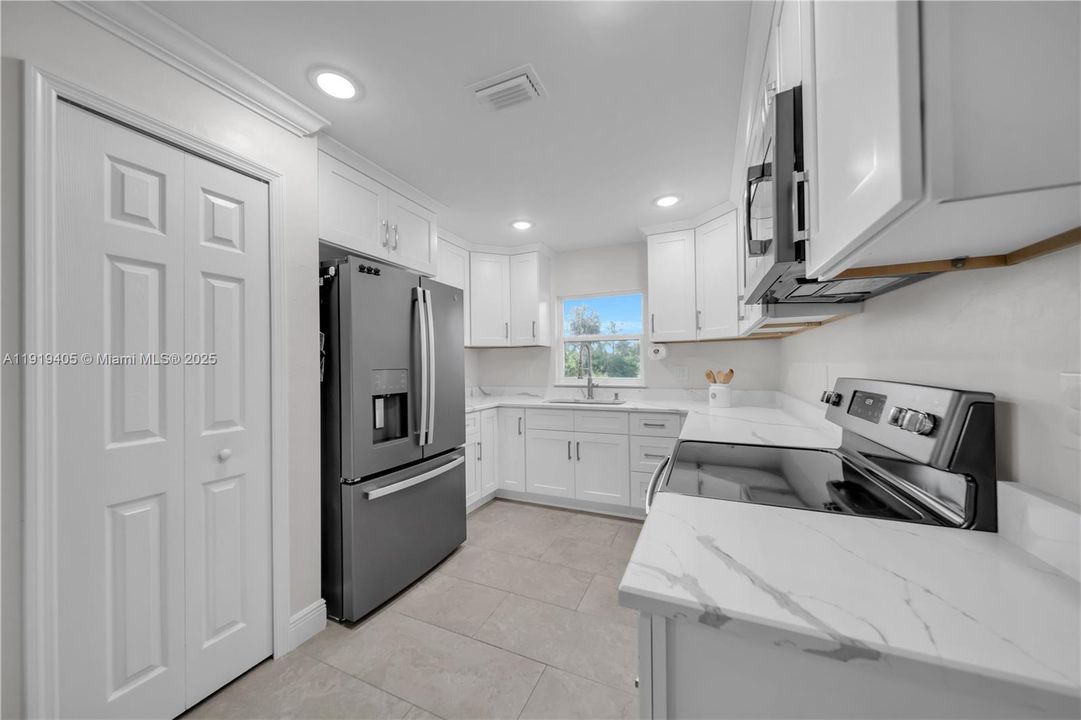 На продажу: $350,000 (4 спален, 2 ванн, 0 Квадратных фут)