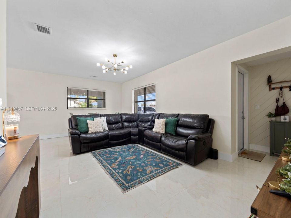 На продажу: $564,000 (3 спален, 2 ванн, 1262 Квадратных фут)