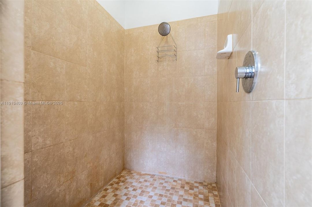 For Sale: $535,000 (4 beds, 2 baths, 1918 Square Feet)