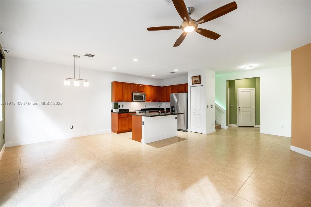 For Sale: $535,000 (4 beds, 2 baths, 1918 Square Feet)
