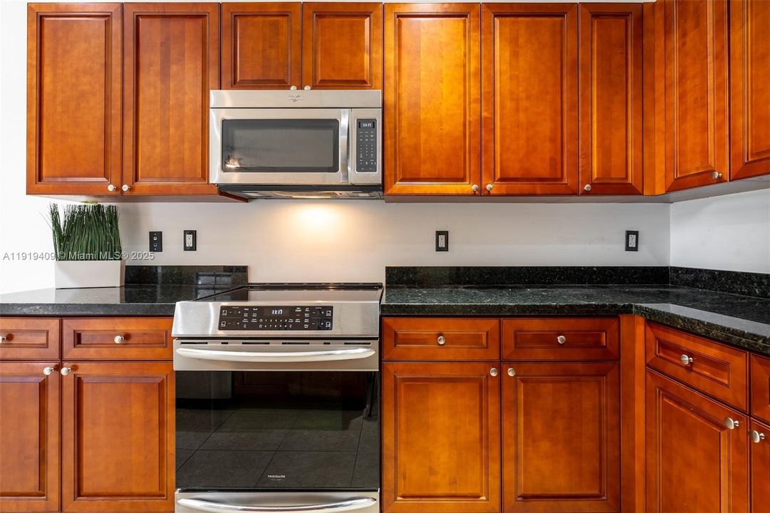 For Sale: $535,000 (4 beds, 2 baths, 1918 Square Feet)