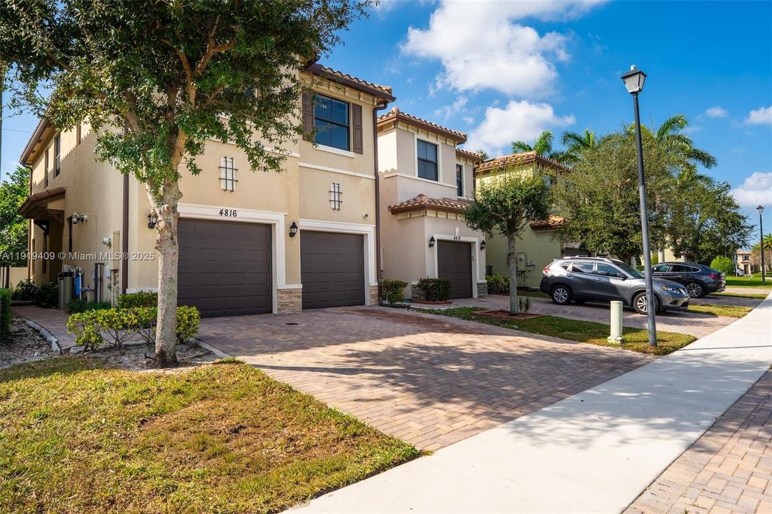 For Sale: $535,000 (4 beds, 2 baths, 1918 Square Feet)