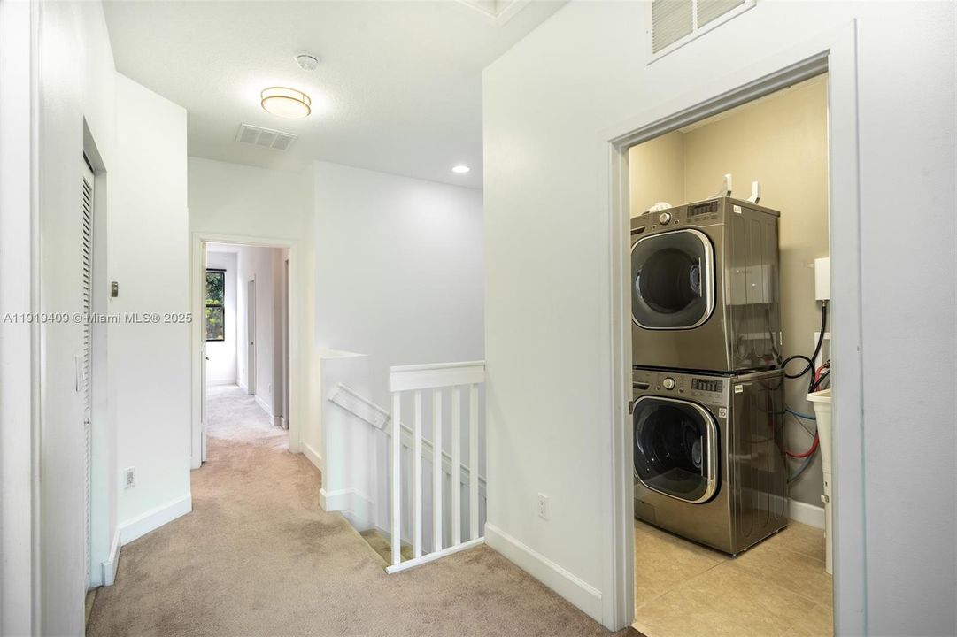 For Sale: $535,000 (4 beds, 2 baths, 1918 Square Feet)