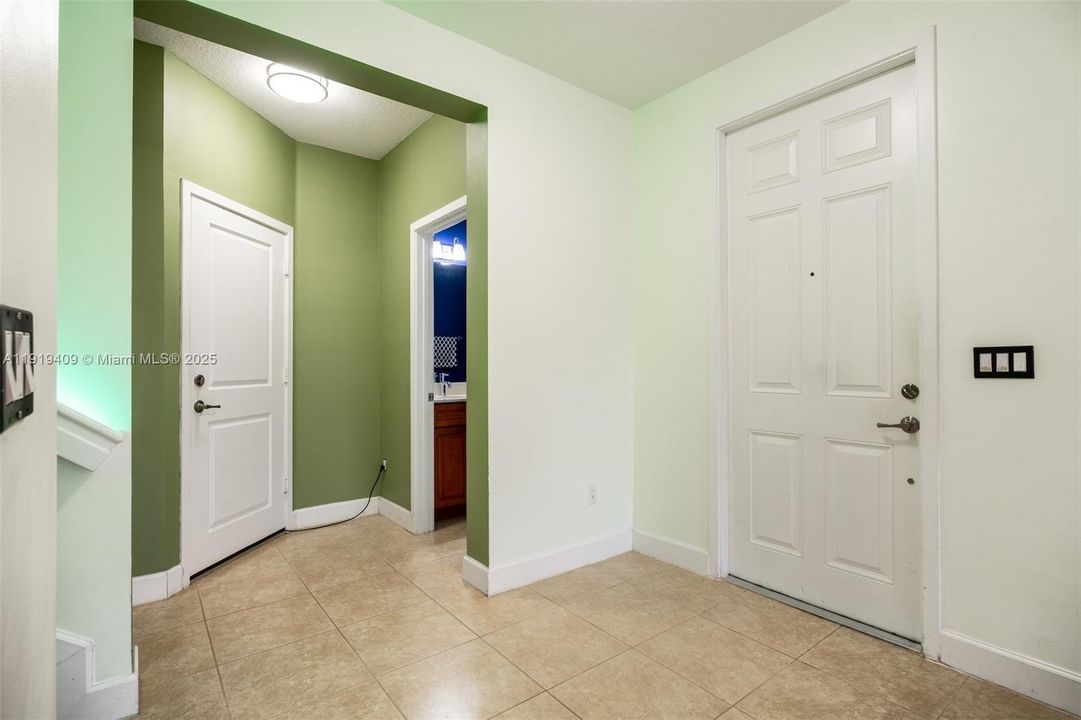 For Sale: $535,000 (4 beds, 2 baths, 1918 Square Feet)