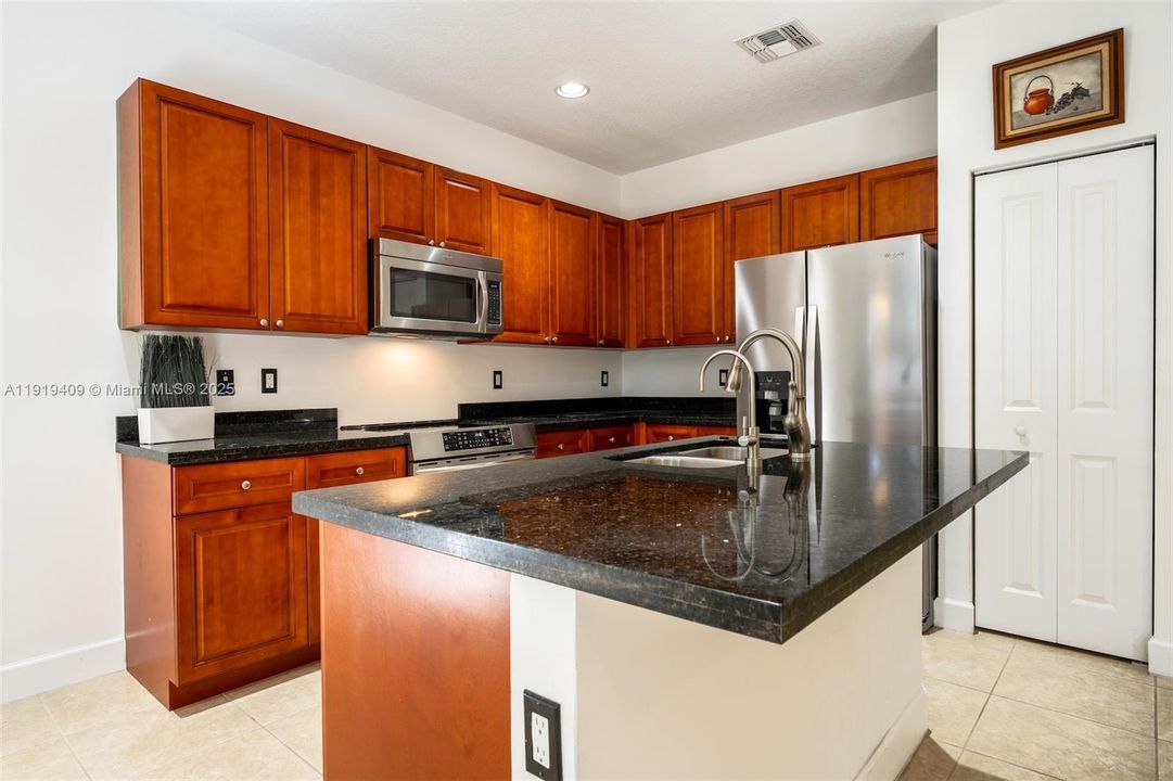 For Sale: $535,000 (4 beds, 2 baths, 1918 Square Feet)